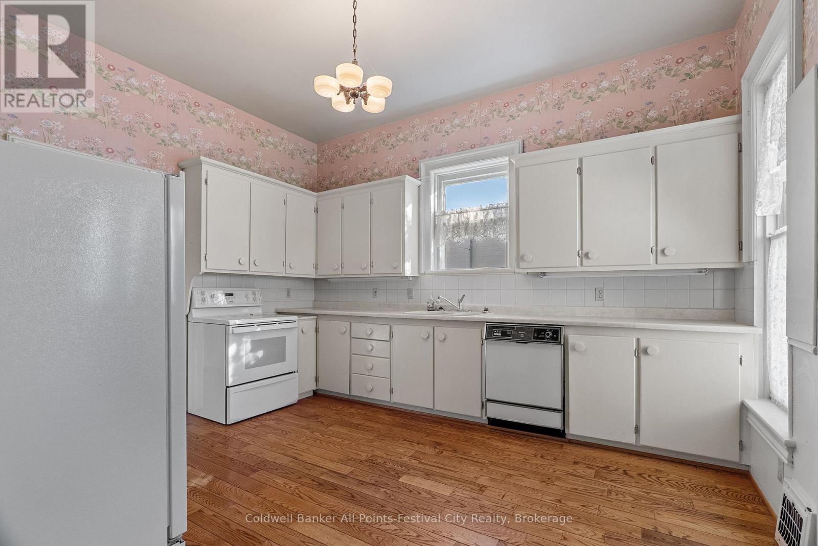 55 Nelson Street E, Goderich, Ontario  N7A 1R7 - Photo 14 - X12442461