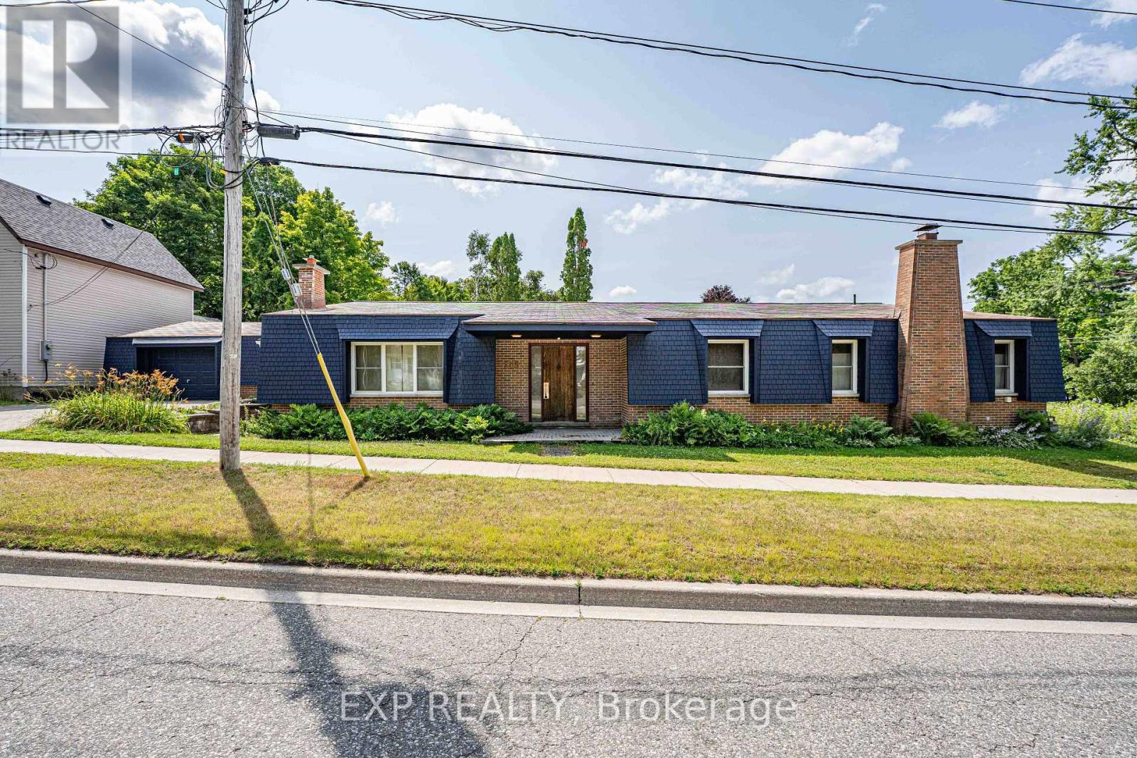 395 Brown Street, Gravenhurst (Muskoka (S)), Ontario  P1P 1G6 - Photo 1 - X12442289