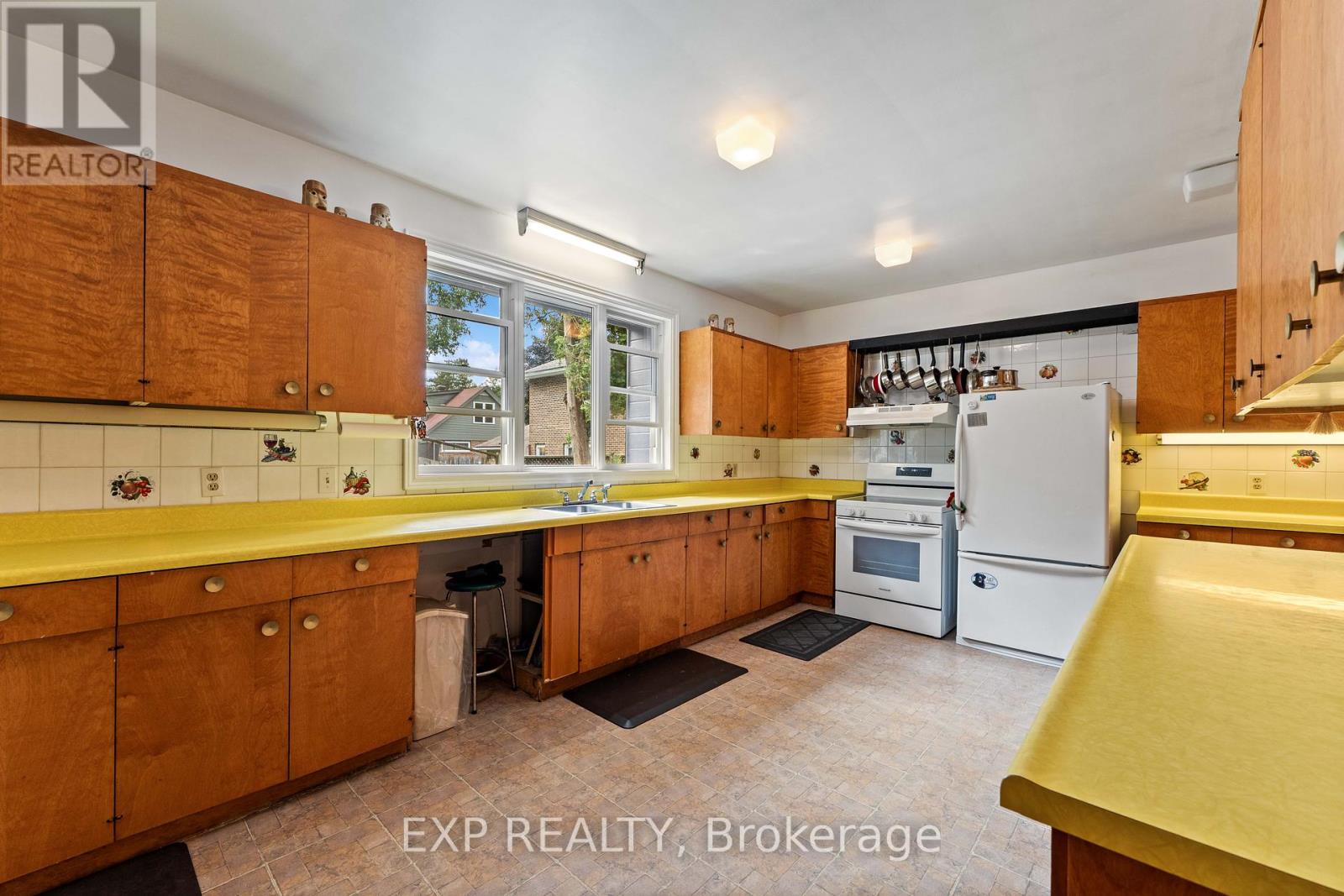395 Brown Street, Gravenhurst (Muskoka (S)), Ontario  P1P 1G6 - Photo 12 - X12442289