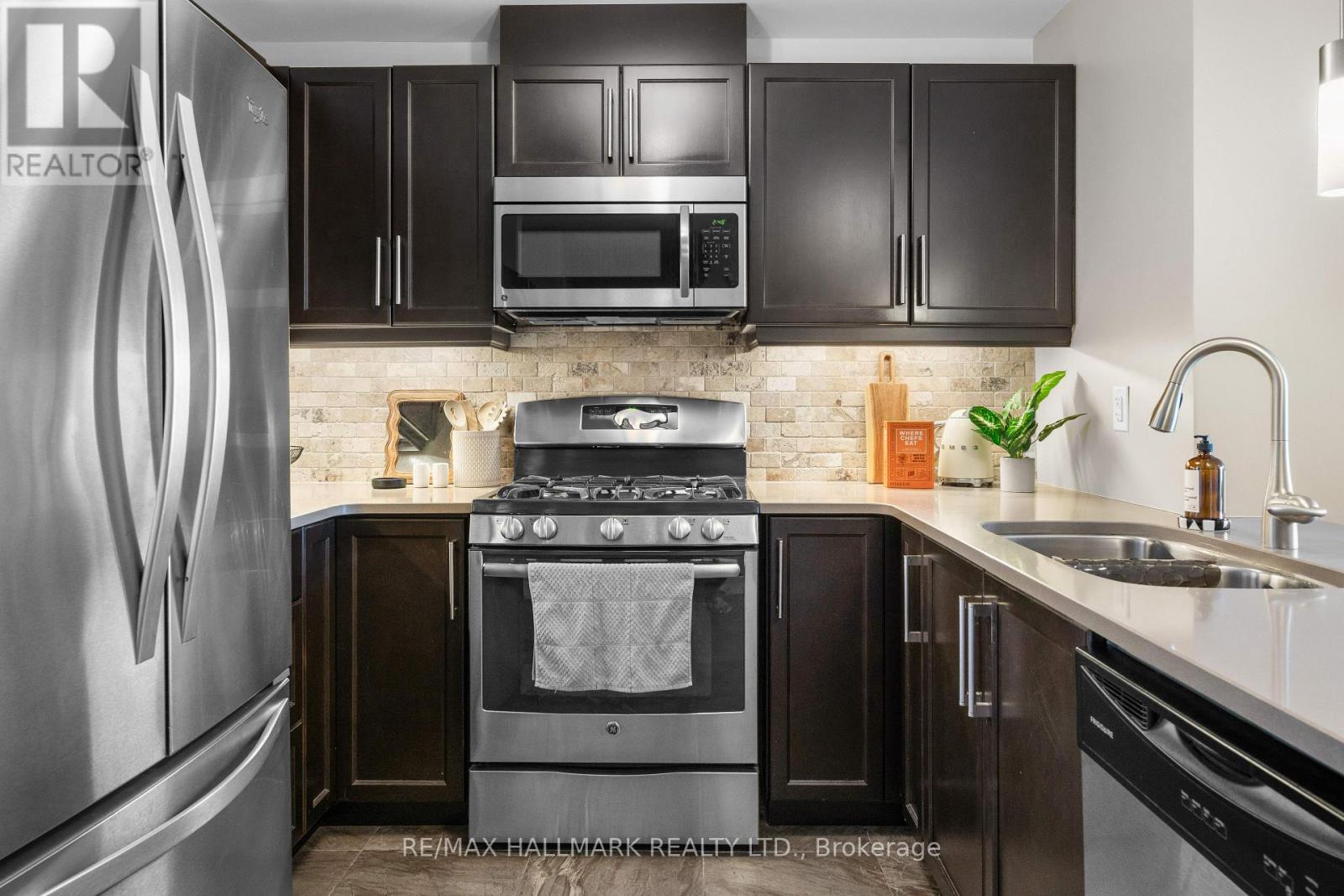 302 - 106 Bard Boulevard, Guelph (Pineridge/westminster Woods), Ontario  N1L 0L8 - Photo 4 - X12442320
