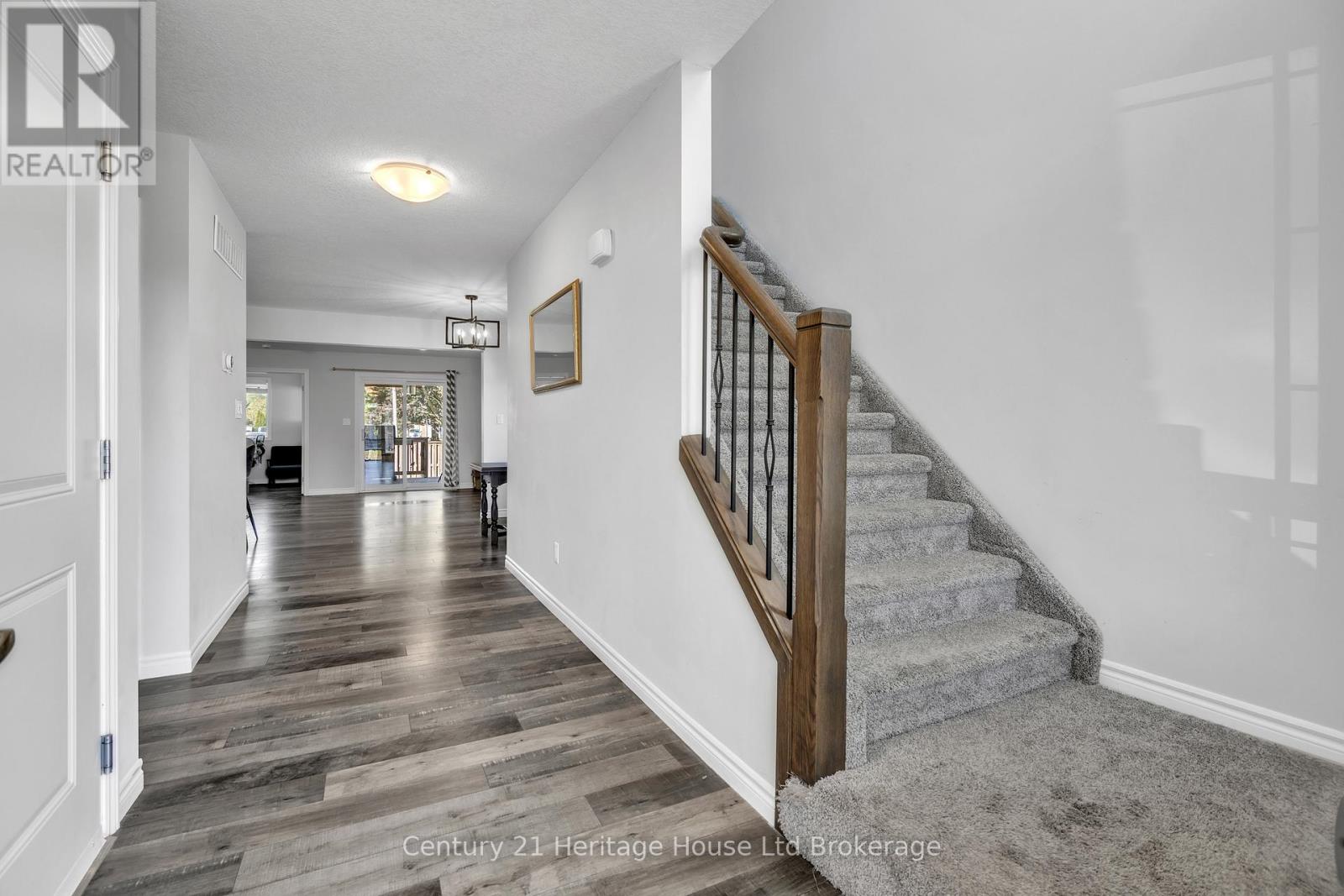 6 Sandy Court, Tillsonburg, Ontario  N4G 0H6 - Photo 3 - X12442453