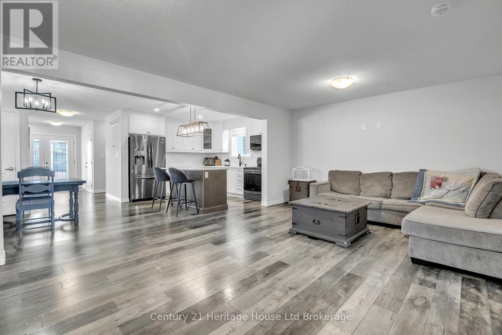 6 Sandy Court, Tillsonburg, Ontario  N4G 0H6 - Photo 6 - X12442453