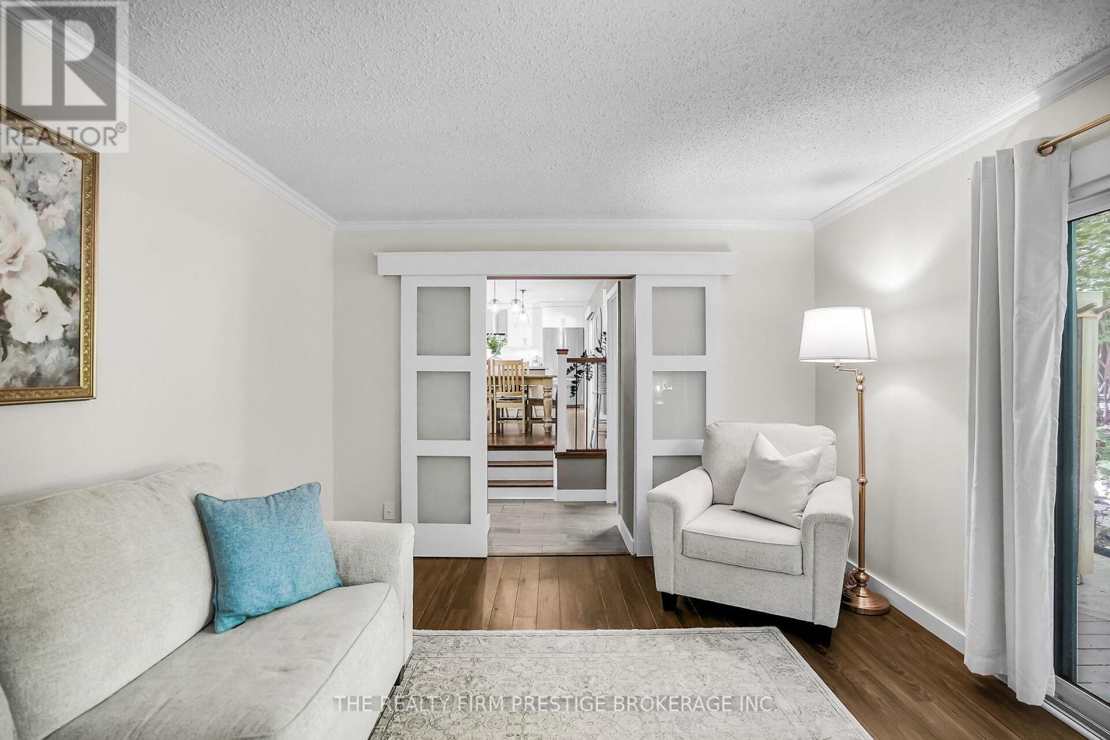 15 Rockford Crescent, London South, Ontario  N6K 3B5 - Photo 13 - X12438824