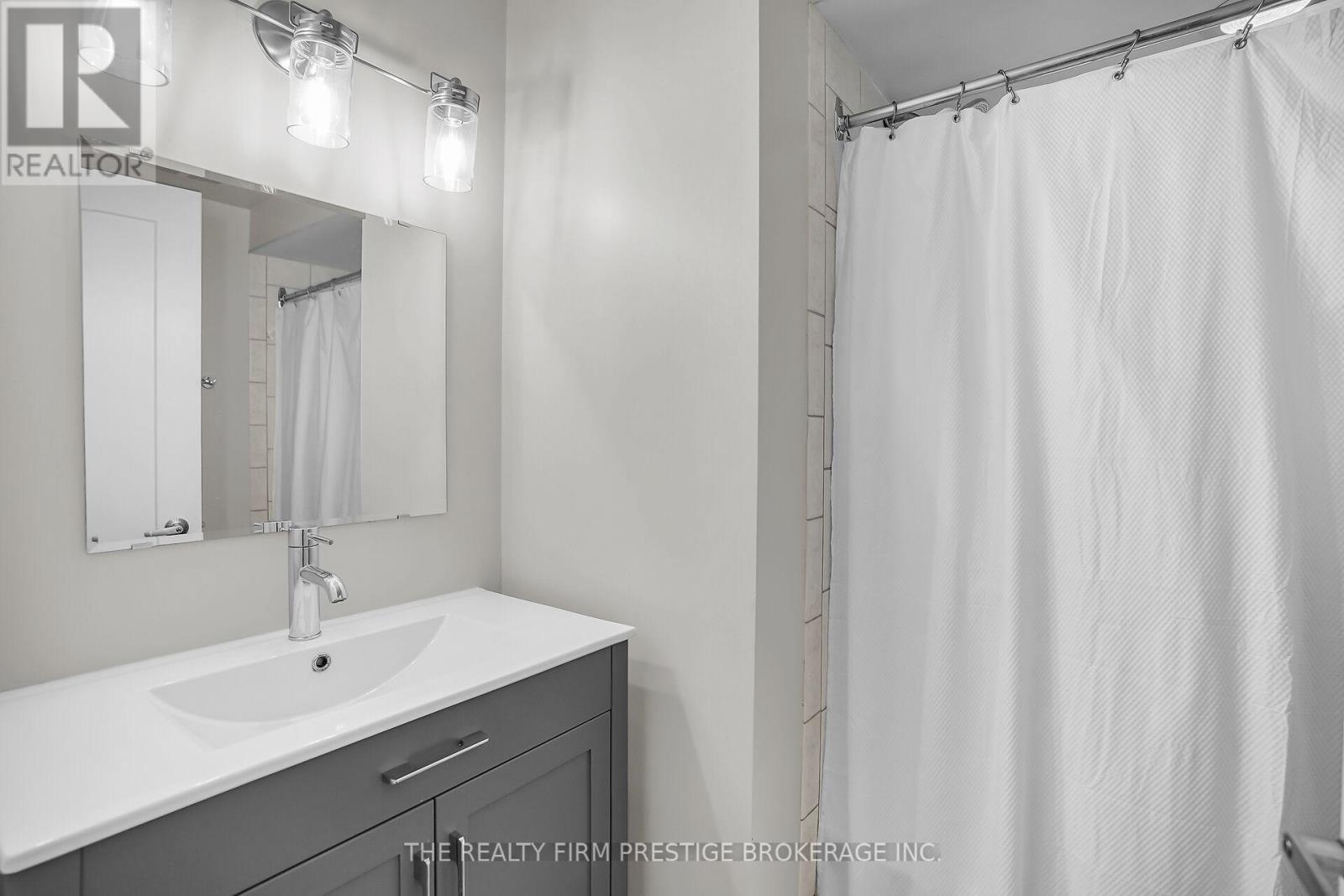 15 Rockford Crescent, London South, Ontario  N6K 3B5 - Photo 20 - X12438824