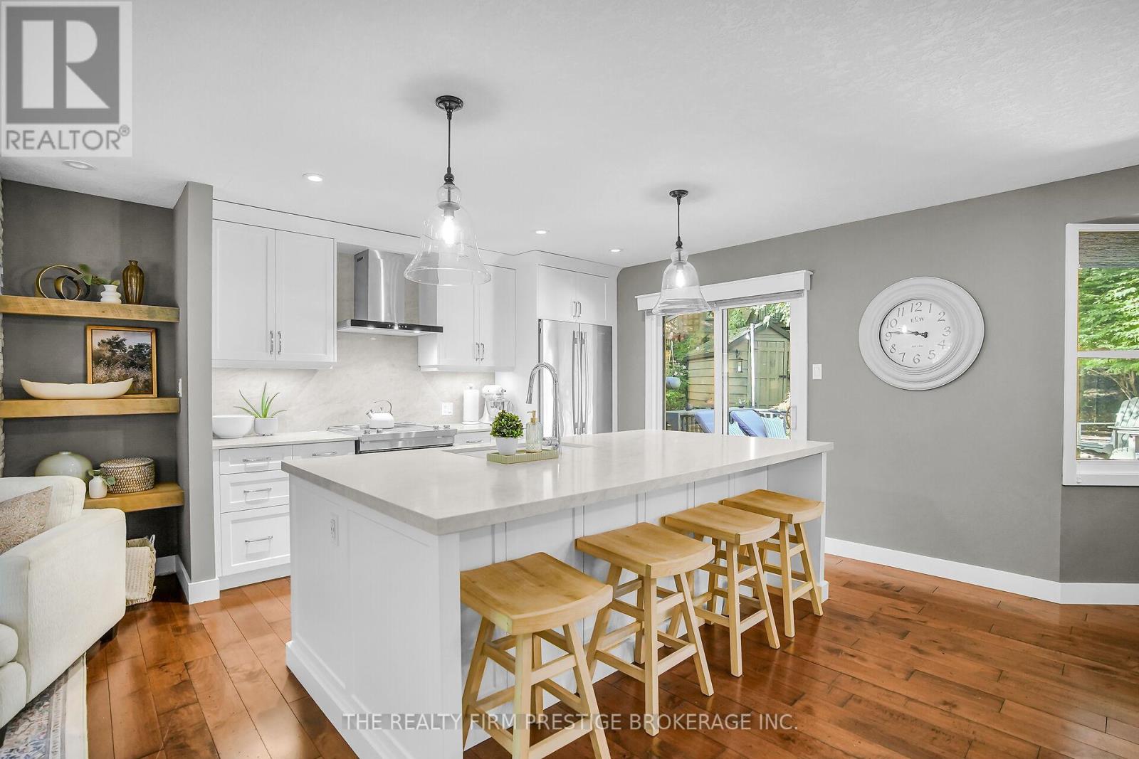 15 Rockford Crescent, London South, Ontario  N6K 3B5 - Photo 4 - X12438824