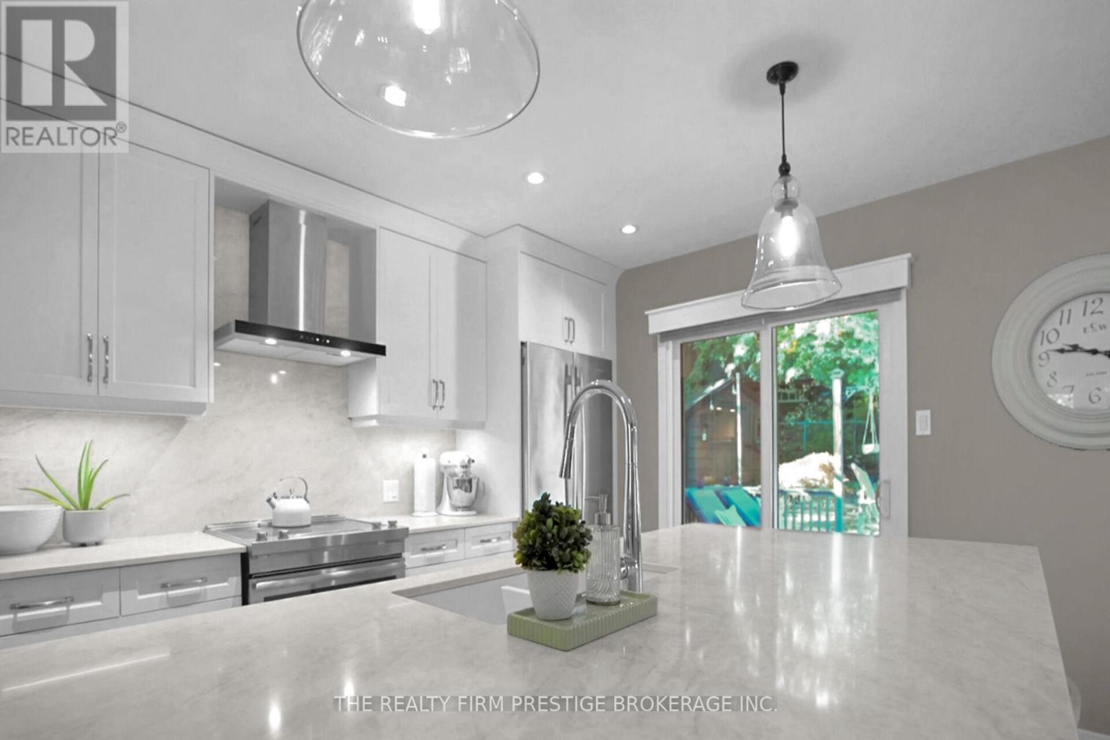 15 Rockford Crescent, London South, Ontario  N6K 3B5 - Photo 5 - X12438824