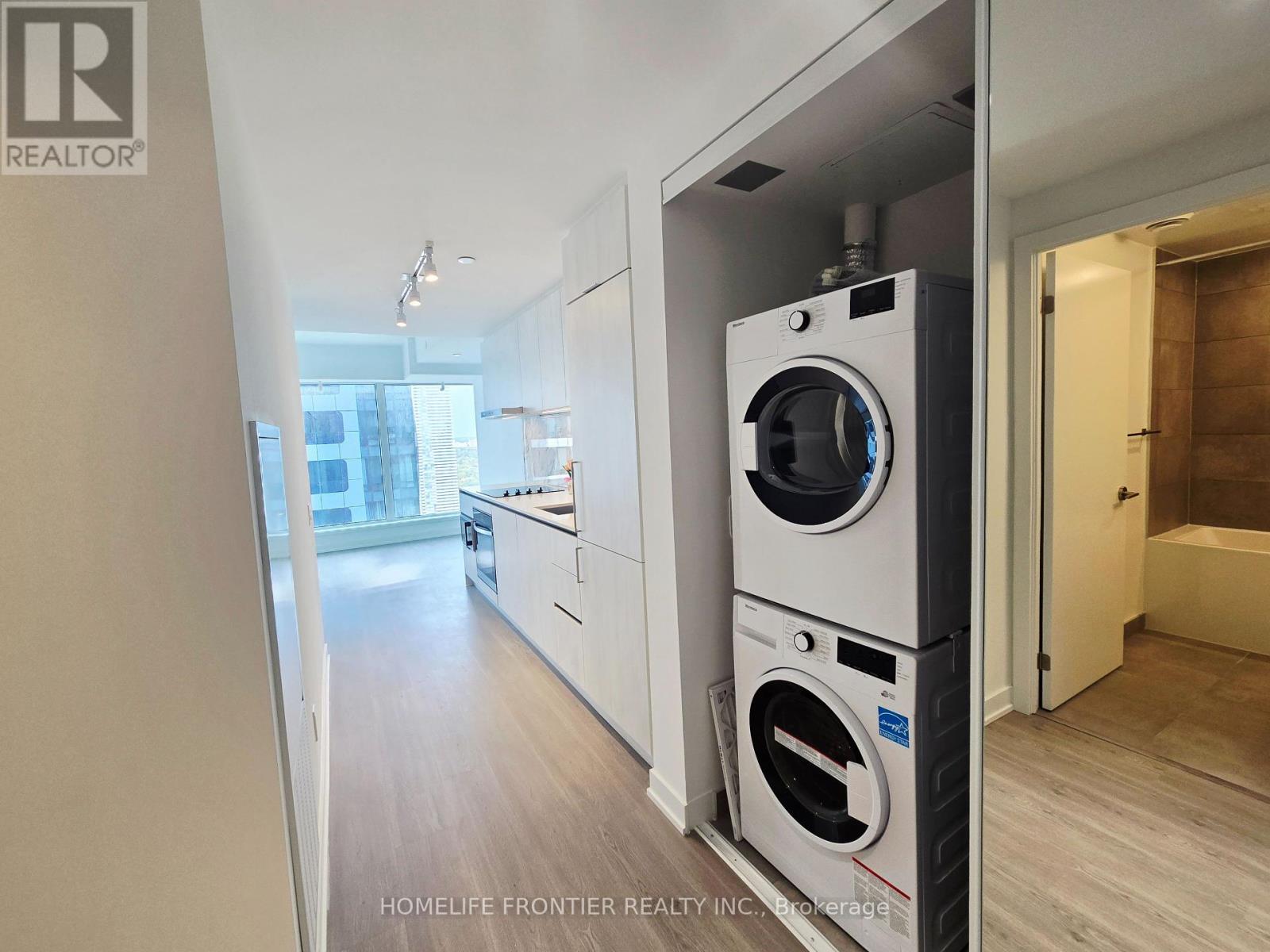 4807 - 8 Wellesley Street W, Toronto, Ontario  M4Y 0J5 - Photo 7 - C12439536