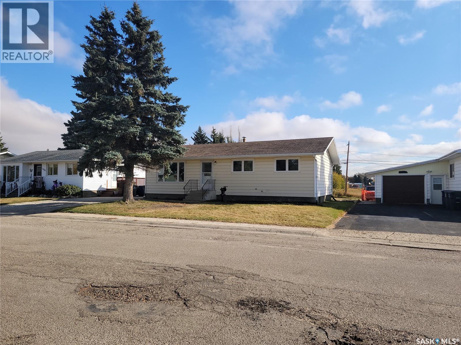 708 2nd Street W, Wilkie, Saskatchewan  S0K 4W0 - Photo 1 - SK019965