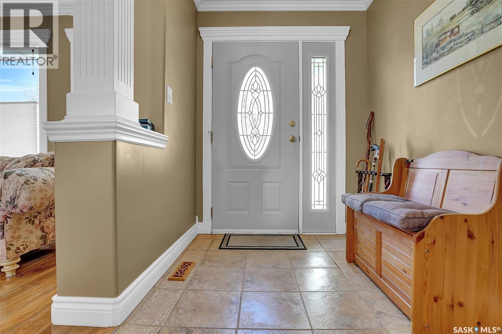 31 University Park Drive, Regina, Saskatchewan  S4V 0E1 - Photo 3 - SK019917