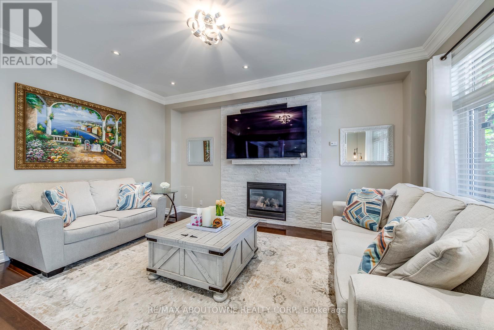2270 Gladacres Lane, Oakville, Ontario  L6M 0G3 - Photo 13 - W12438282
