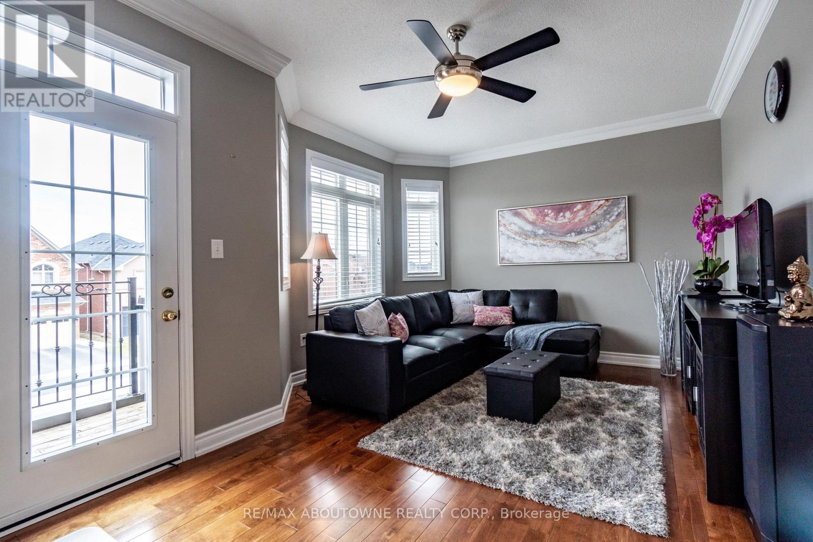 2270 Gladacres Lane, Oakville, Ontario  L6M 0G3 - Photo 39 - W12438282