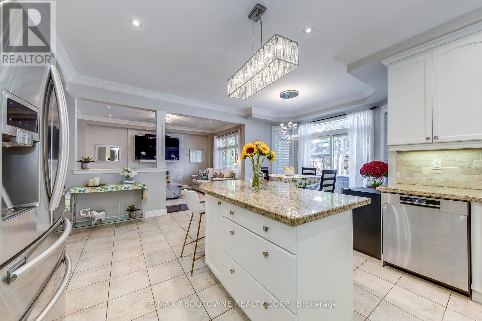 2270 Gladacres Lane, Oakville, Ontario  L6M 0G3 - Photo 20 - W12438282
