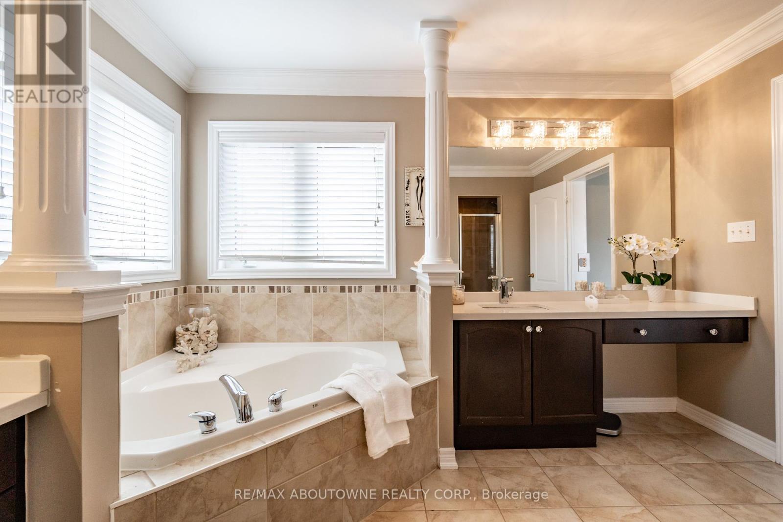 2270 Gladacres Lane, Oakville, Ontario  L6M 0G3 - Photo 31 - W12438282