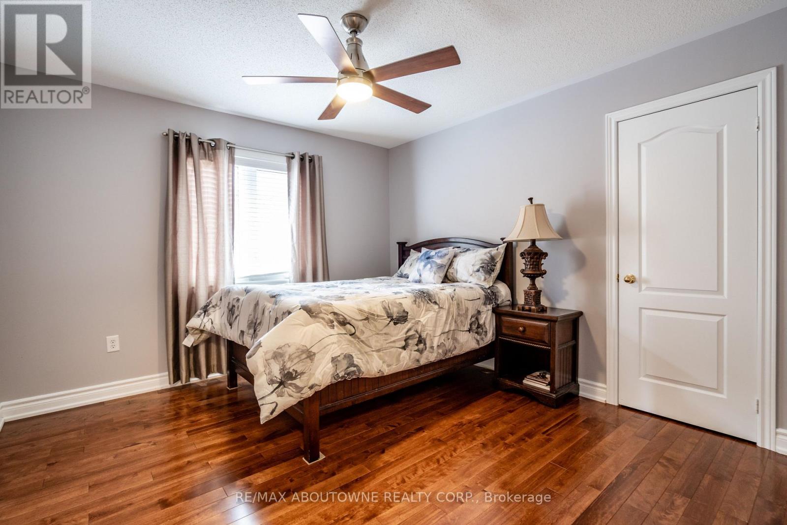 2270 Gladacres Lane, Oakville, Ontario  L6M 0G3 - Photo 37 - W12438282