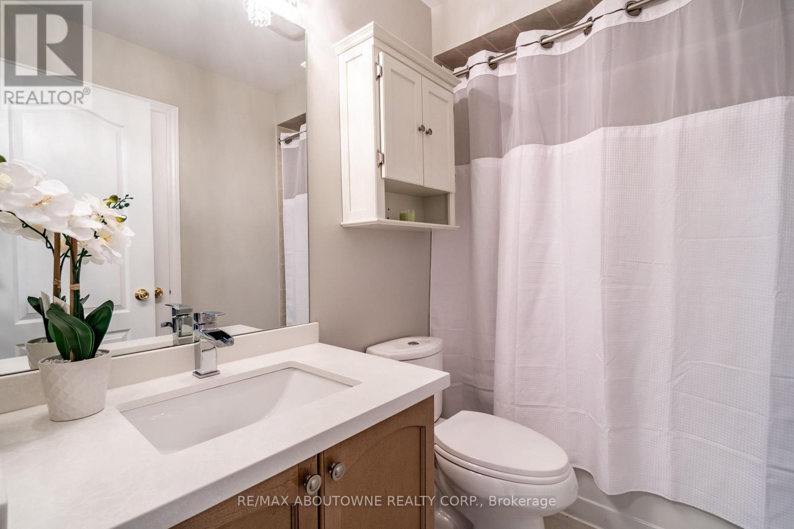2270 Gladacres Lane, Oakville, Ontario  L6M 0G3 - Photo 42 - W12438282
