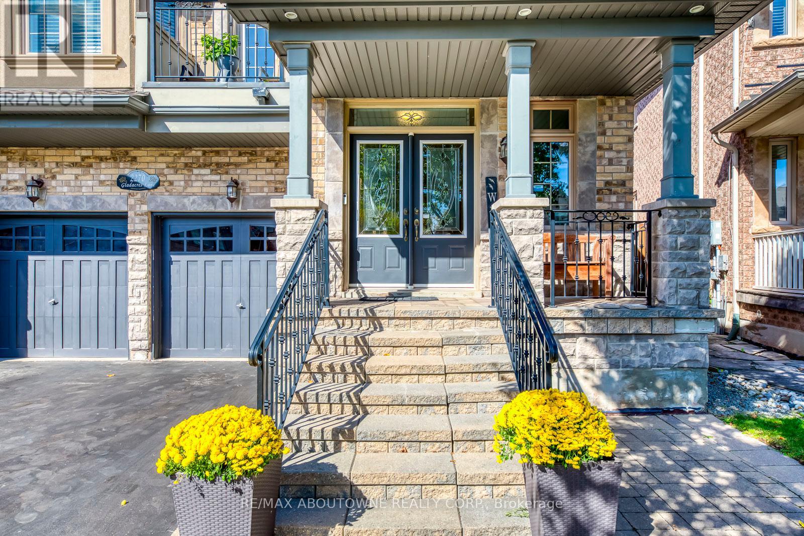 2270 Gladacres Lane, Oakville, Ontario  L6M 0G3 - Photo 2 - W12438282