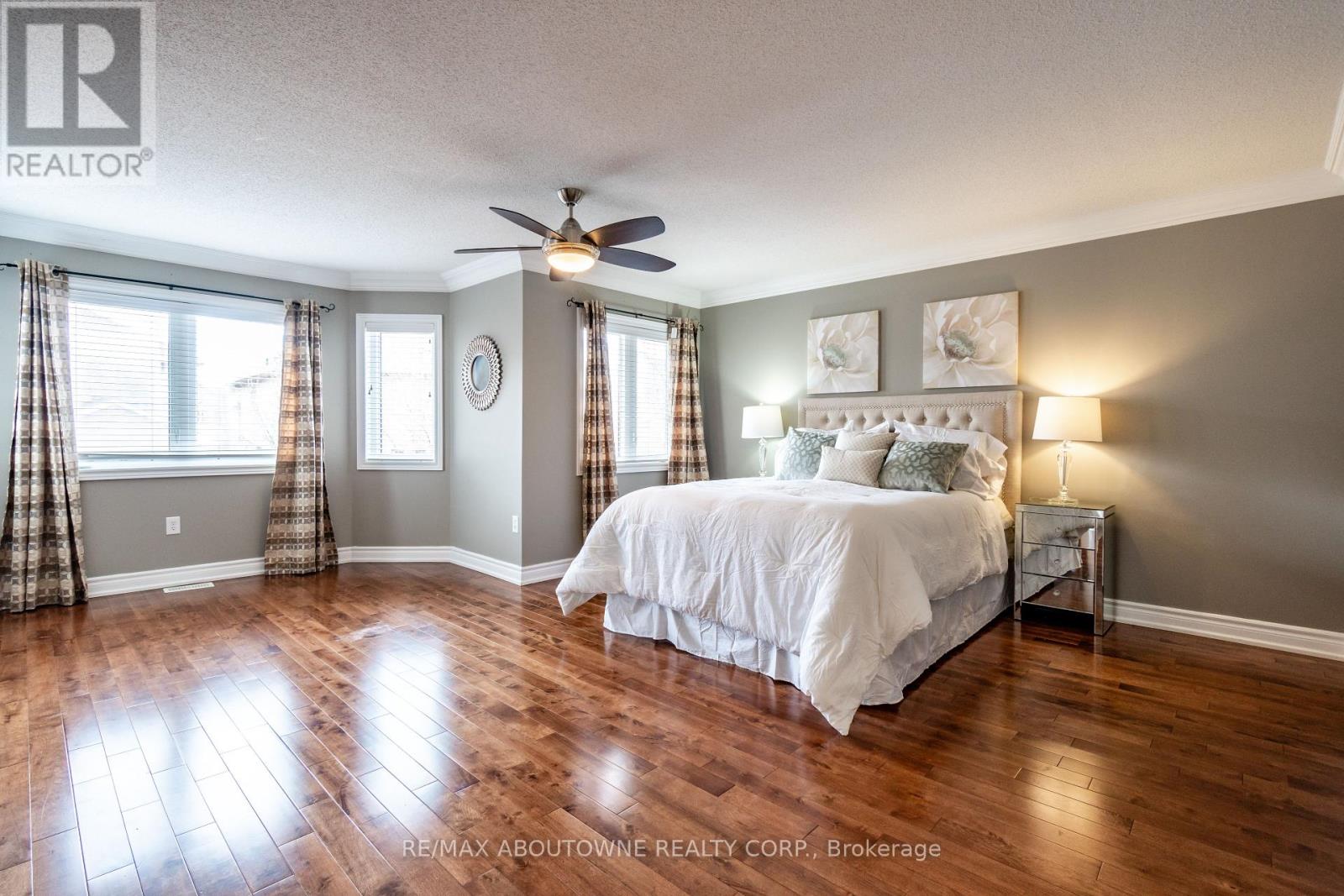 2270 Gladacres Lane, Oakville, Ontario  L6M 0G3 - Photo 30 - W12438282