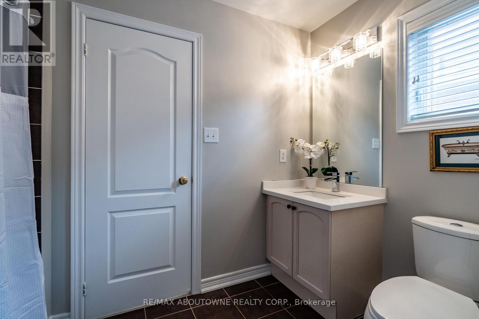 2270 Gladacres Lane, Oakville, Ontario  L6M 0G3 - Photo 36 - W12438282