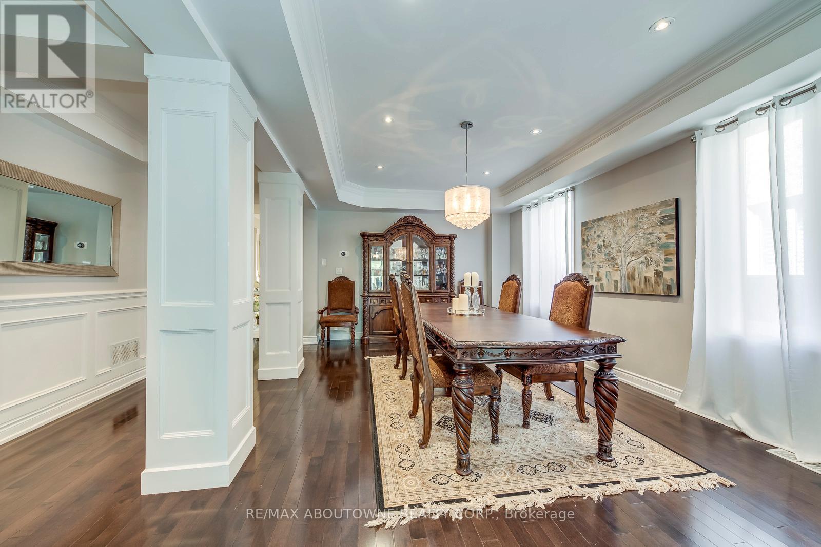 2270 Gladacres Lane, Oakville, Ontario  L6M 0G3 - Photo 8 - W12438282