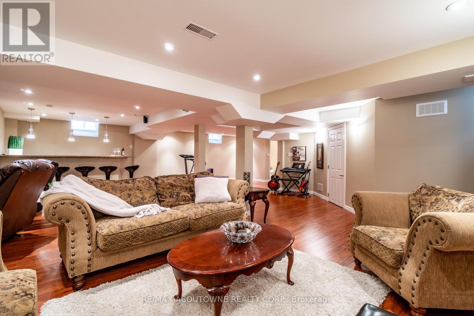 2270 Gladacres Lane, Oakville, Ontario  L6M 0G3 - Photo 43 - W12438282