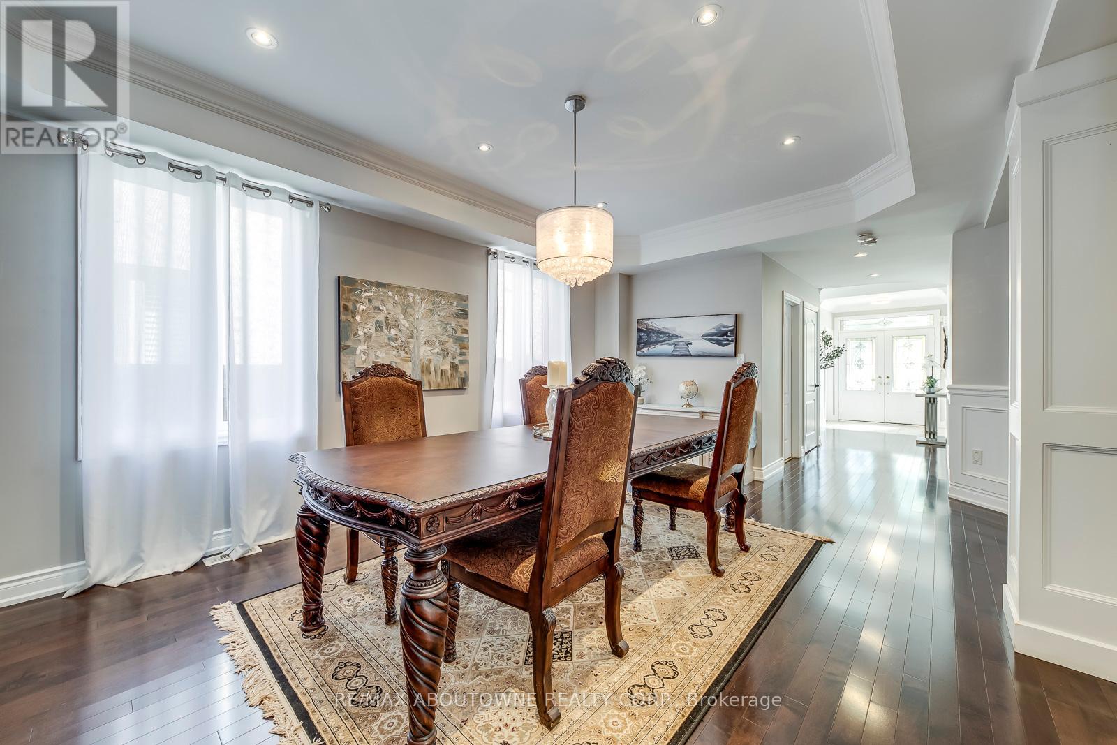 2270 Gladacres Lane, Oakville, Ontario  L6M 0G3 - Photo 9 - W12438282