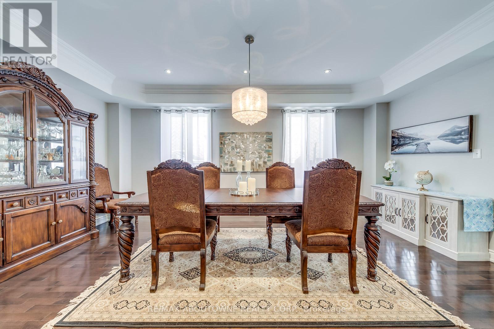 2270 Gladacres Lane, Oakville, Ontario  L6M 0G3 - Photo 7 - W12438282