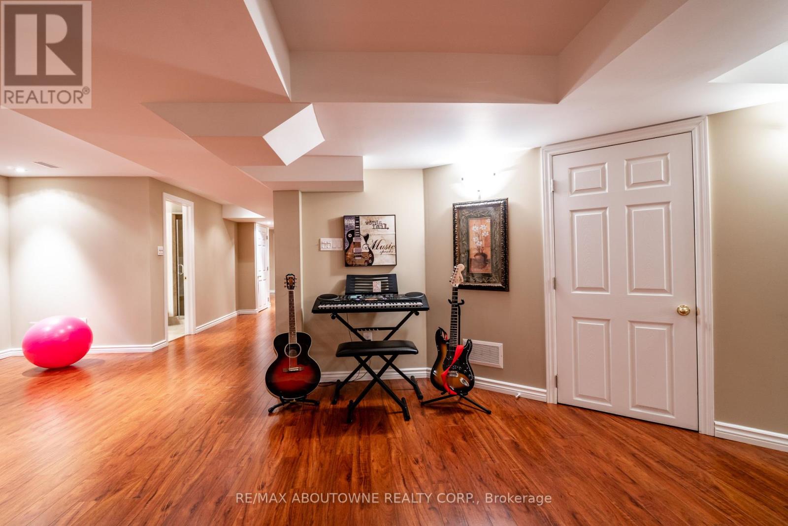 2270 Gladacres Lane, Oakville, Ontario  L6M 0G3 - Photo 44 - W12438282
