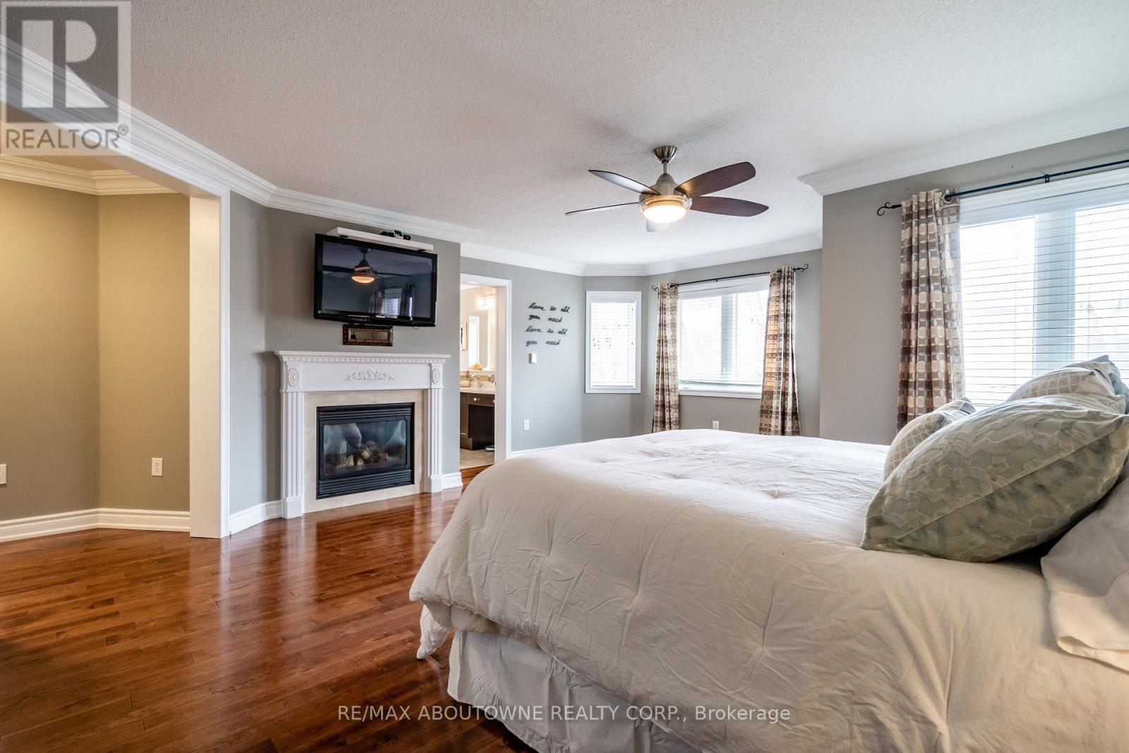 2270 Gladacres Lane, Oakville, Ontario  L6M 0G3 - Photo 33 - W12438282