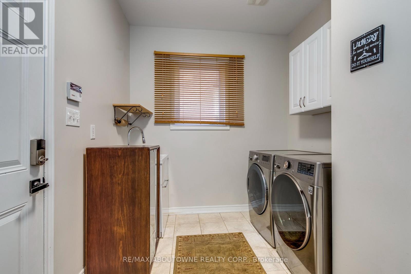 2270 Gladacres Lane, Oakville, Ontario  L6M 0G3 - Photo 32 - W12438282