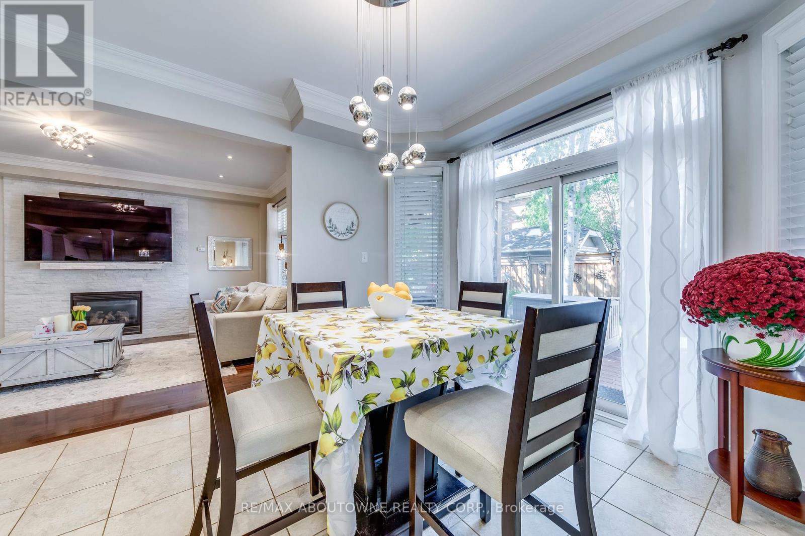 2270 Gladacres Lane, Oakville, Ontario  L6M 0G3 - Photo 24 - W12438282