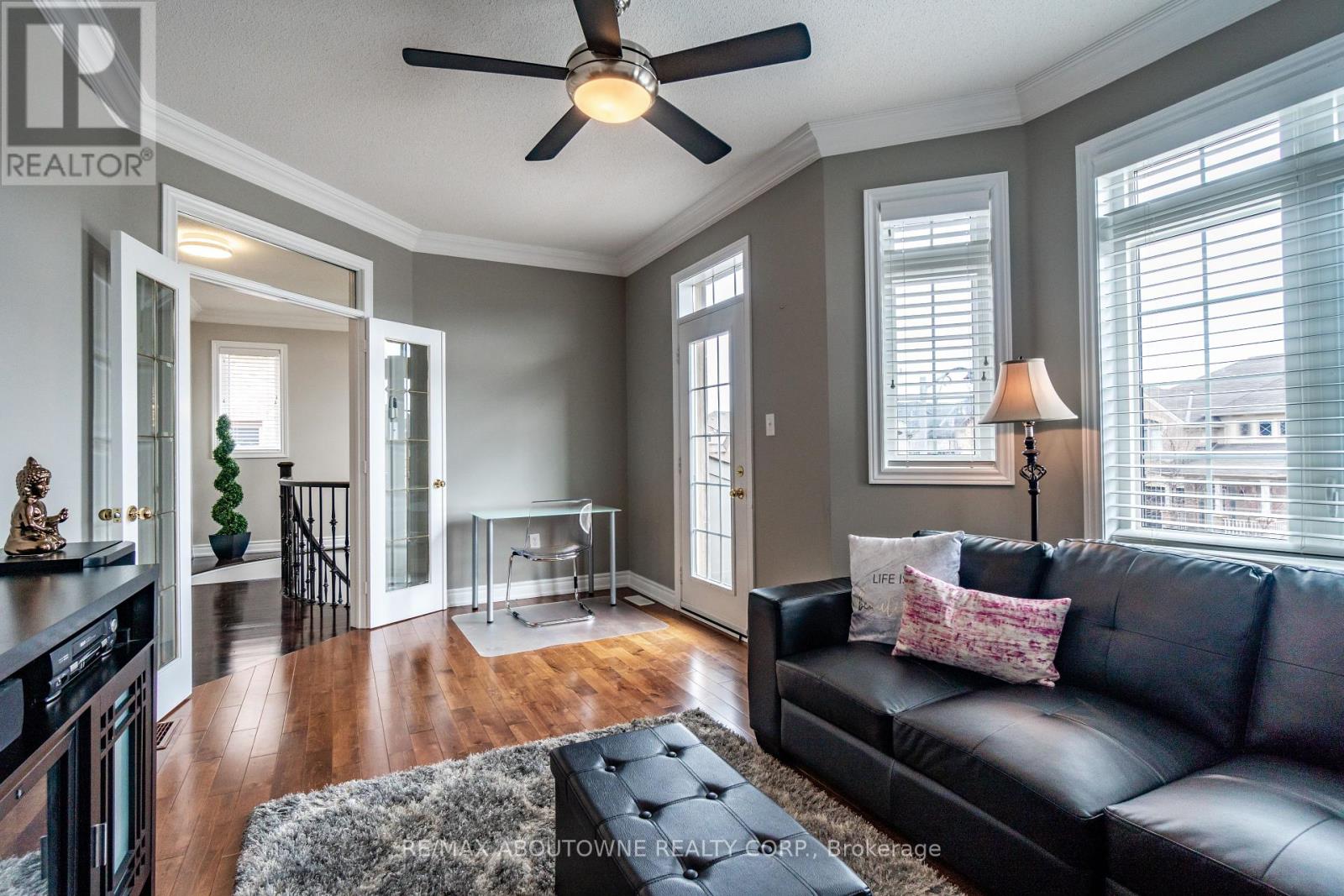 2270 Gladacres Lane, Oakville, Ontario  L6M 0G3 - Photo 35 - W12438282