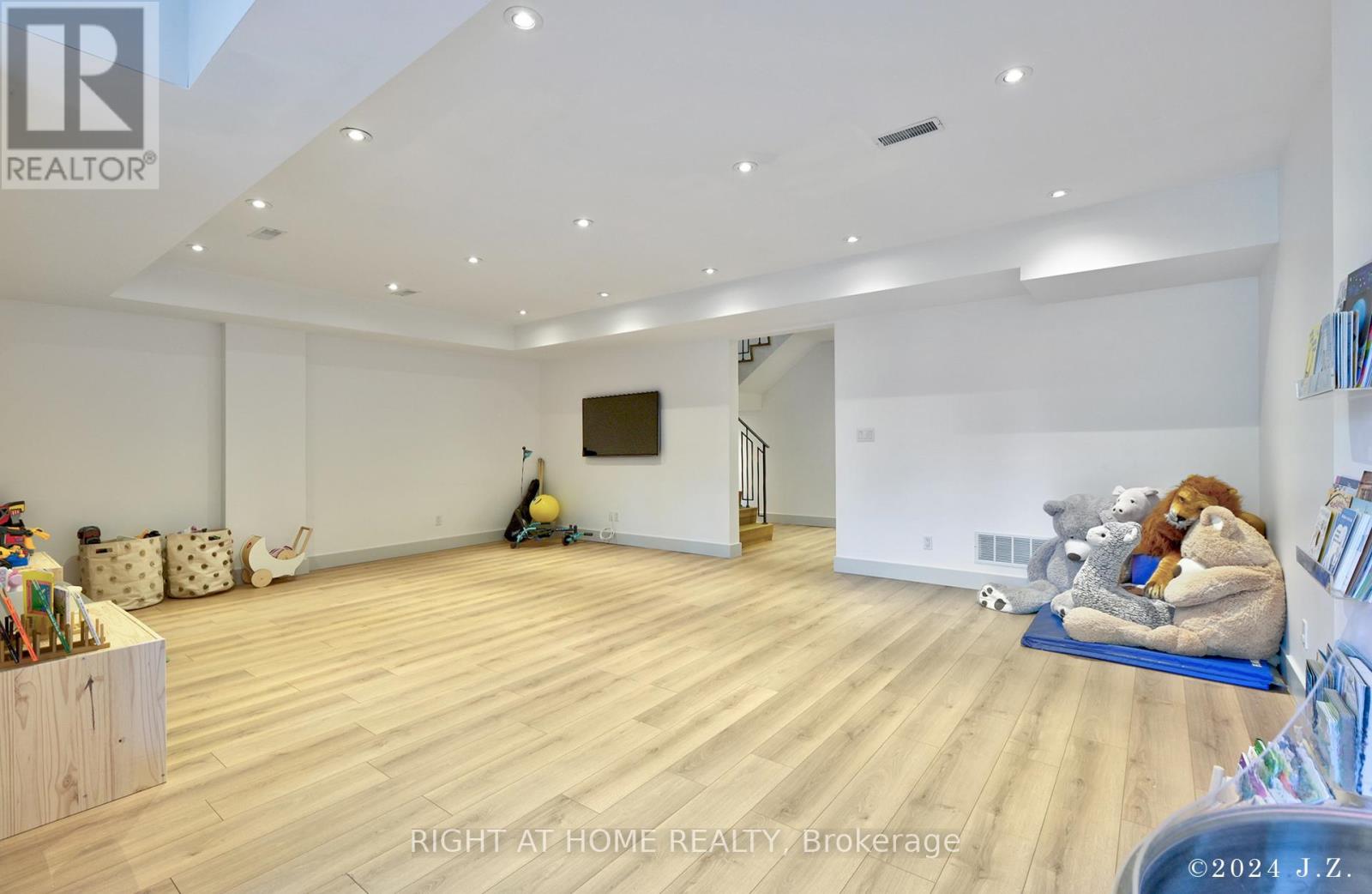 521 Atlas Avenue, Toronto, Ontario  M6C 3R4 - Photo 36 - C12398098