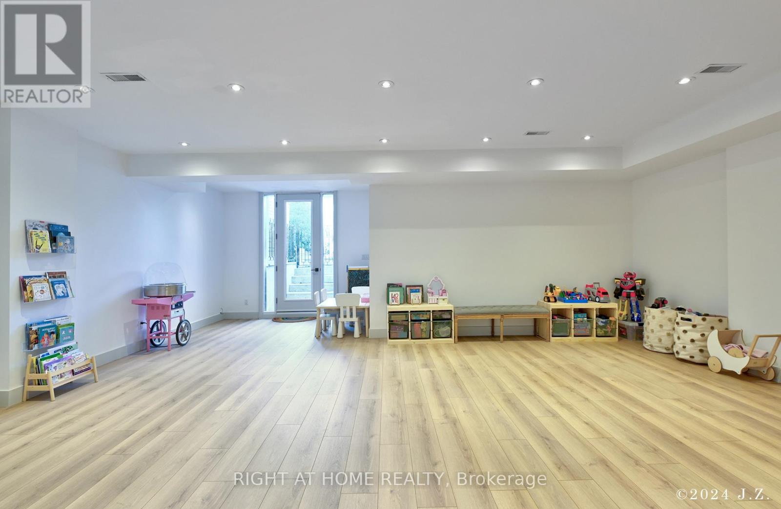 521 Atlas Avenue, Toronto, Ontario  M6C 3R4 - Photo 35 - C12398098