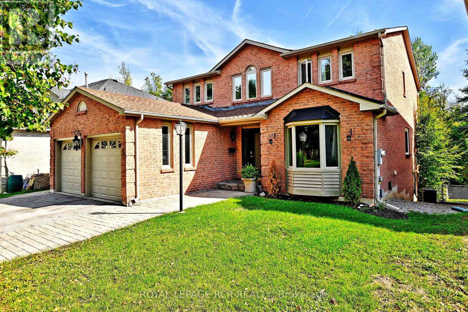 5 Tannery Creek Crescent, Aurora, Ontario  L4G 5N3 - Photo 2 - N12431728