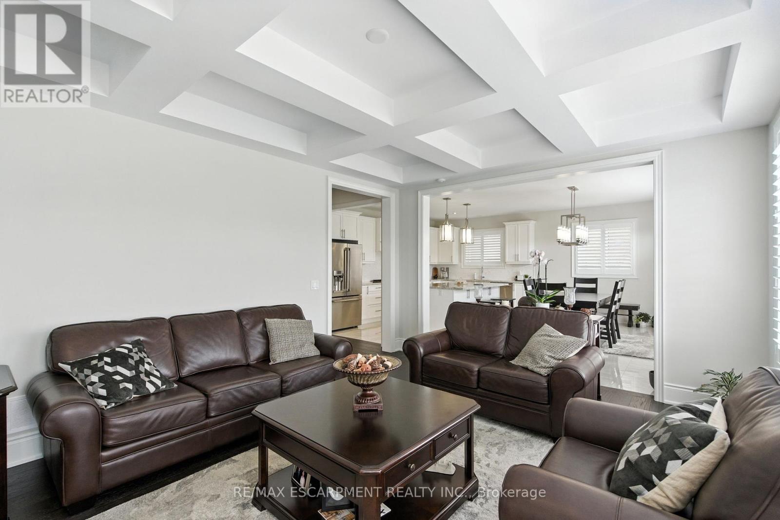 15 Robarts Drive, Hamilton, Ontario  L9K 0H6 - Photo 16 - X12438154