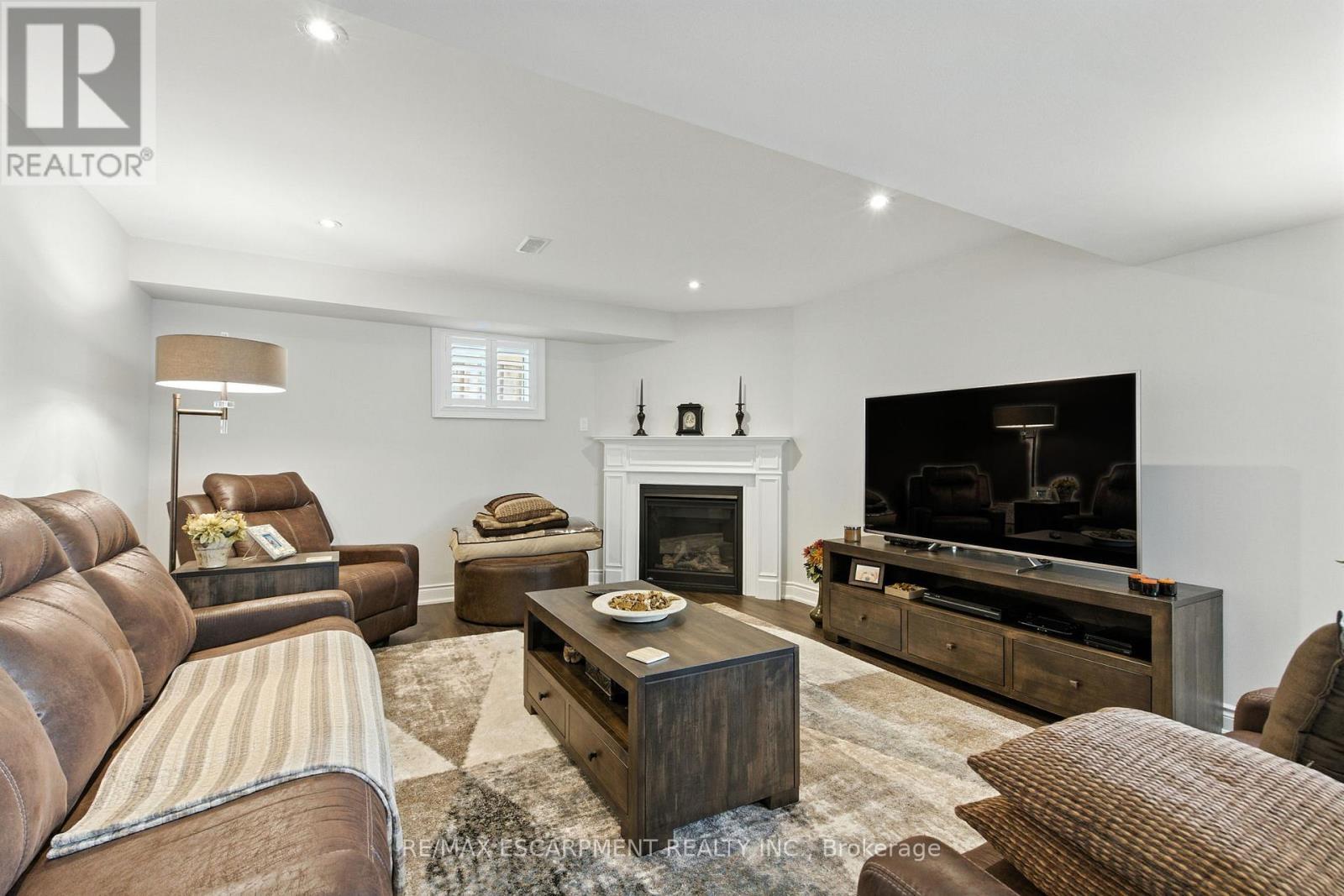 15 Robarts Drive, Hamilton, Ontario  L9K 0H6 - Photo 40 - X12438154
