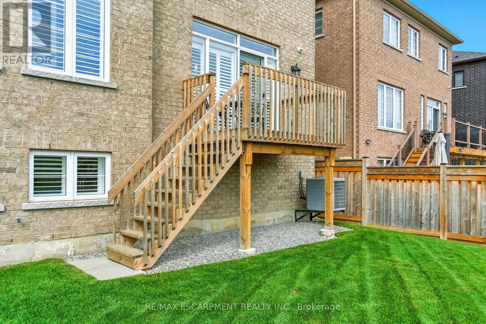 15 Robarts Drive, Hamilton, Ontario  L9K 0H6 - Photo 46 - X12438154