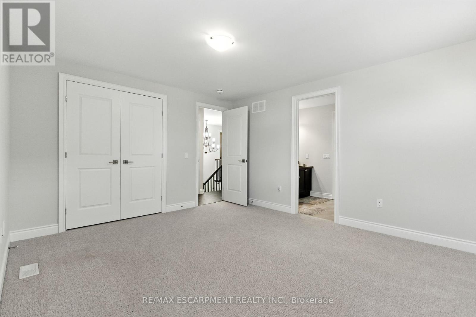 15 Robarts Drive, Hamilton, Ontario  L9K 0H6 - Photo 26 - X12438154