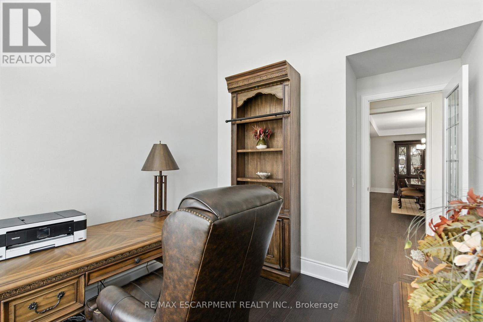 15 Robarts Drive, Hamilton, Ontario  L9K 0H6 - Photo 5 - X12438154