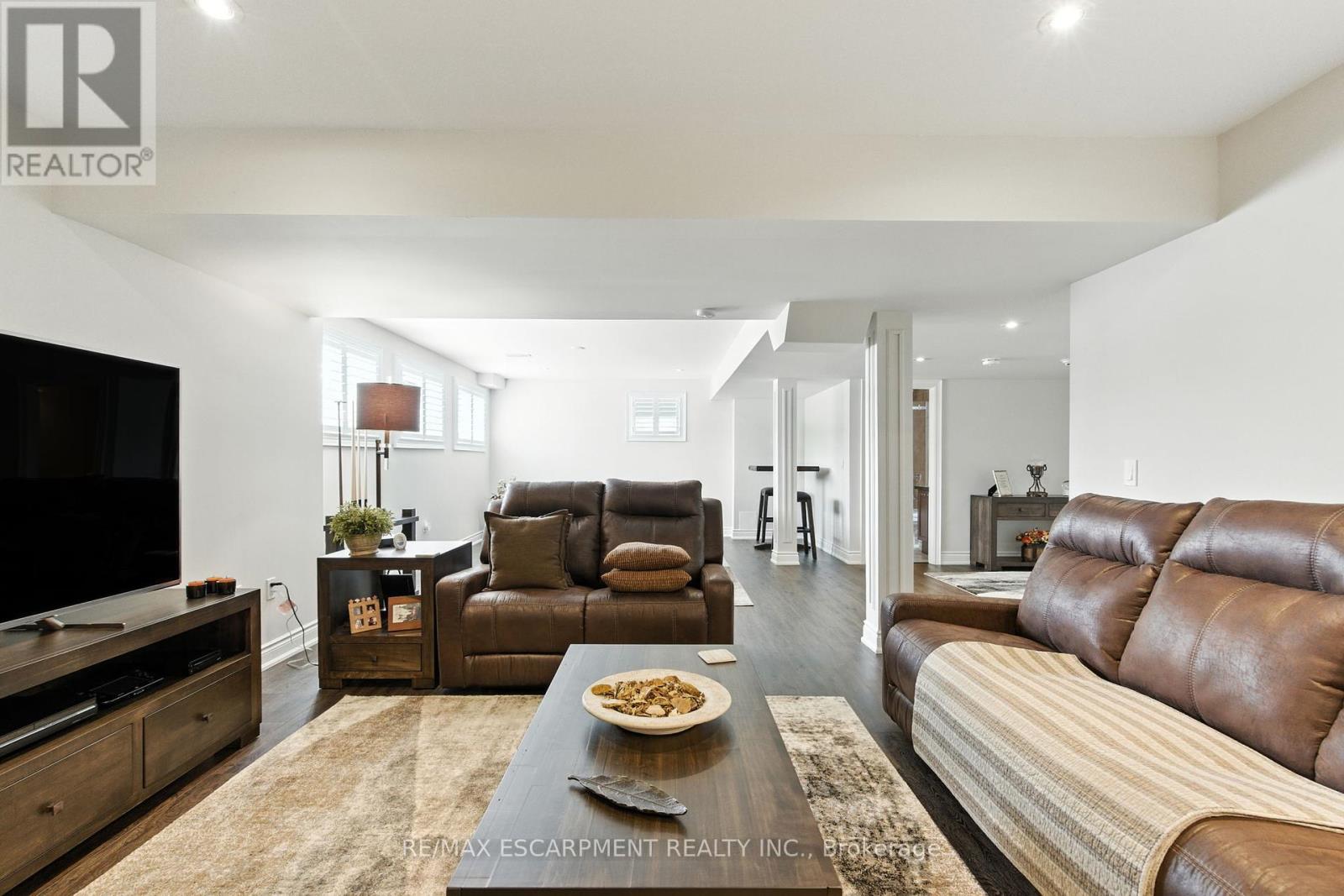 15 Robarts Drive, Hamilton, Ontario  L9K 0H6 - Photo 41 - X12438154