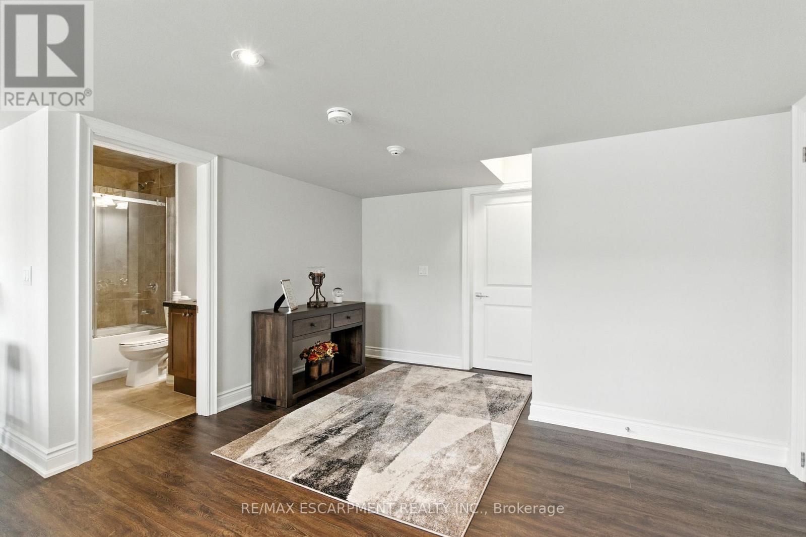 15 Robarts Drive, Hamilton, Ontario  L9K 0H6 - Photo 43 - X12438154