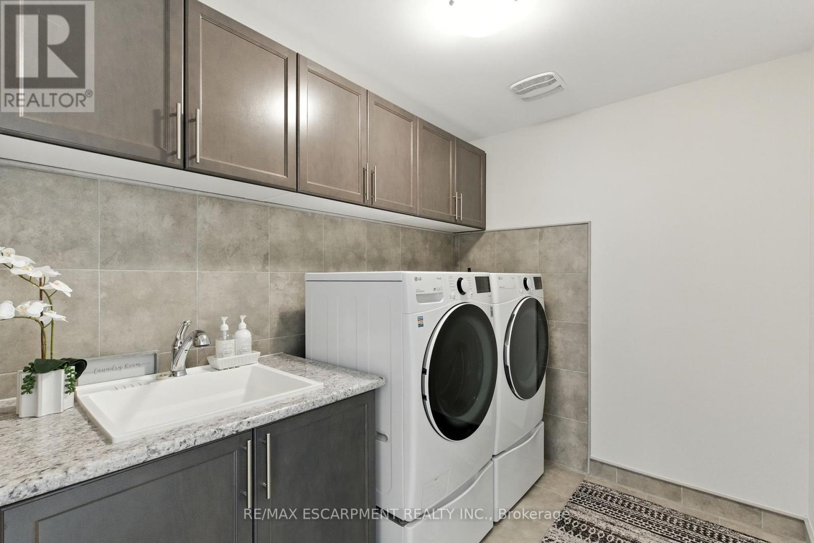 15 Robarts Drive, Hamilton, Ontario  L9K 0H6 - Photo 37 - X12438154