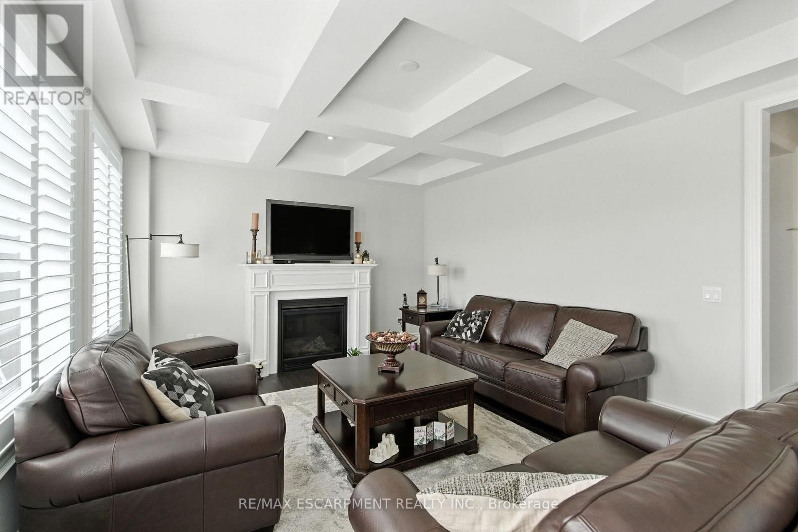 15 Robarts Drive, Hamilton, Ontario  L9K 0H6 - Photo 15 - X12438154
