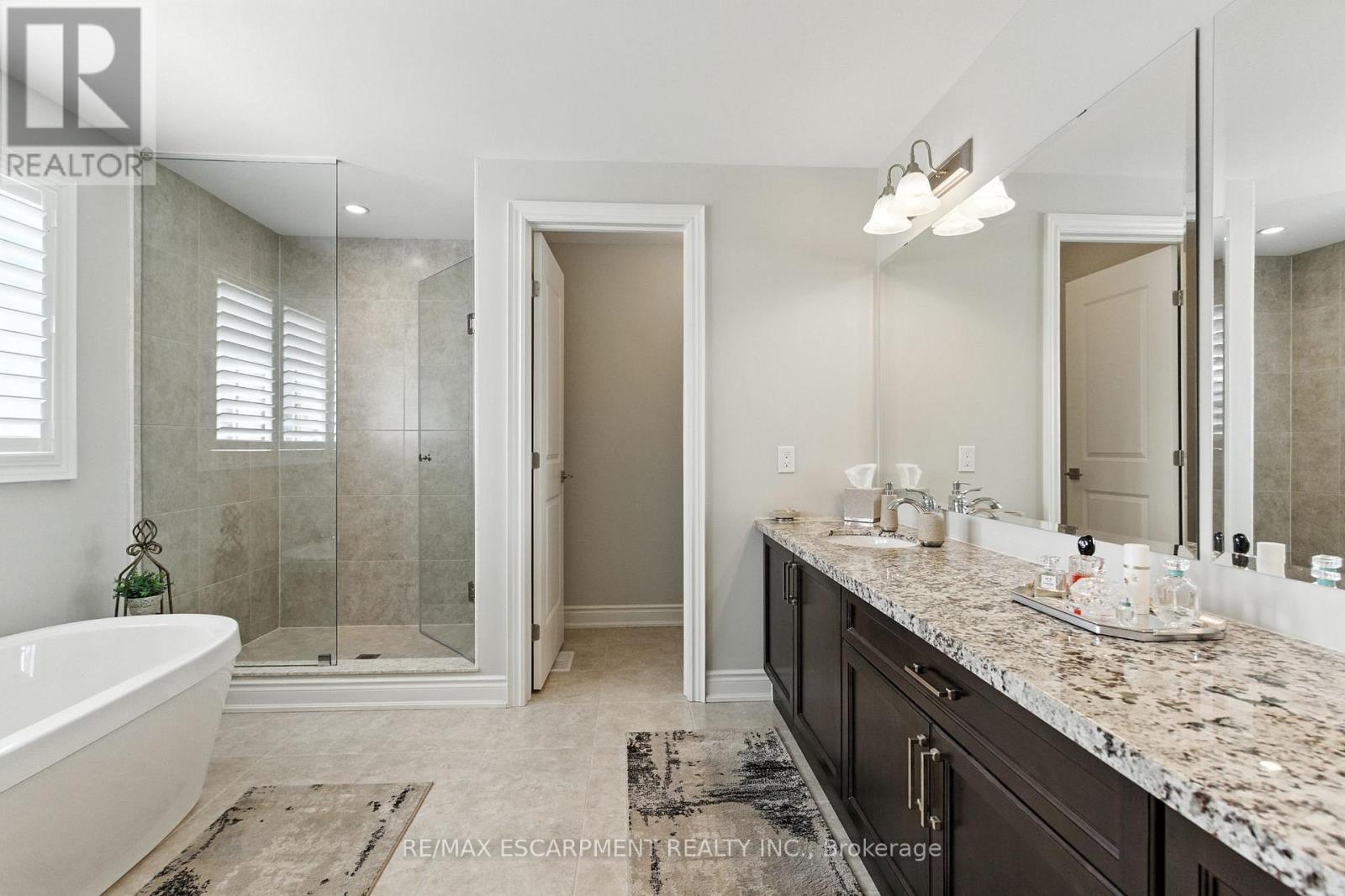 15 Robarts Drive, Hamilton, Ontario  L9K 0H6 - Photo 34 - X12438154