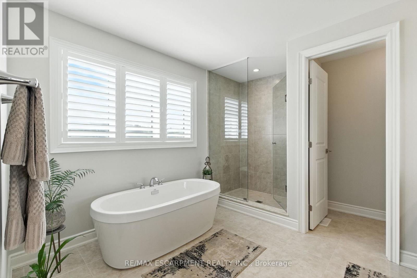 15 Robarts Drive, Hamilton, Ontario  L9K 0H6 - Photo 35 - X12438154