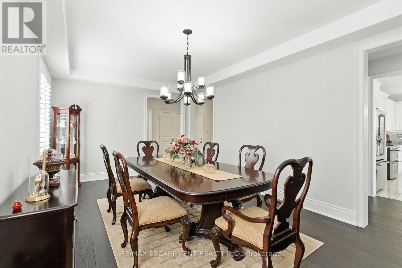 15 Robarts Drive, Hamilton, Ontario  L9K 0H6 - Photo 7 - X12438154