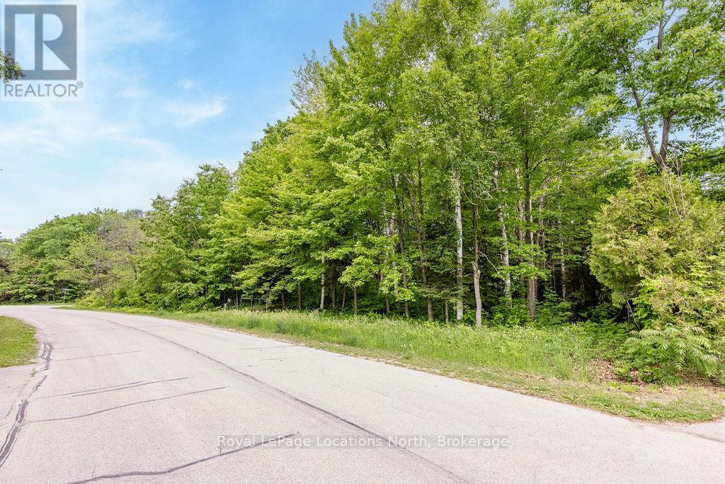 16 Sunward Drive, Wasaga Beach, Ontario  L9Z 1B3 - Photo 3 - S12442588