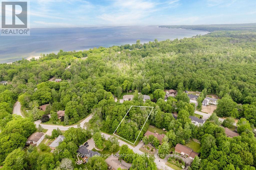 16 Sunward Drive, Wasaga Beach, Ontario  L9Z 1B3 - Photo 4 - S12442588
