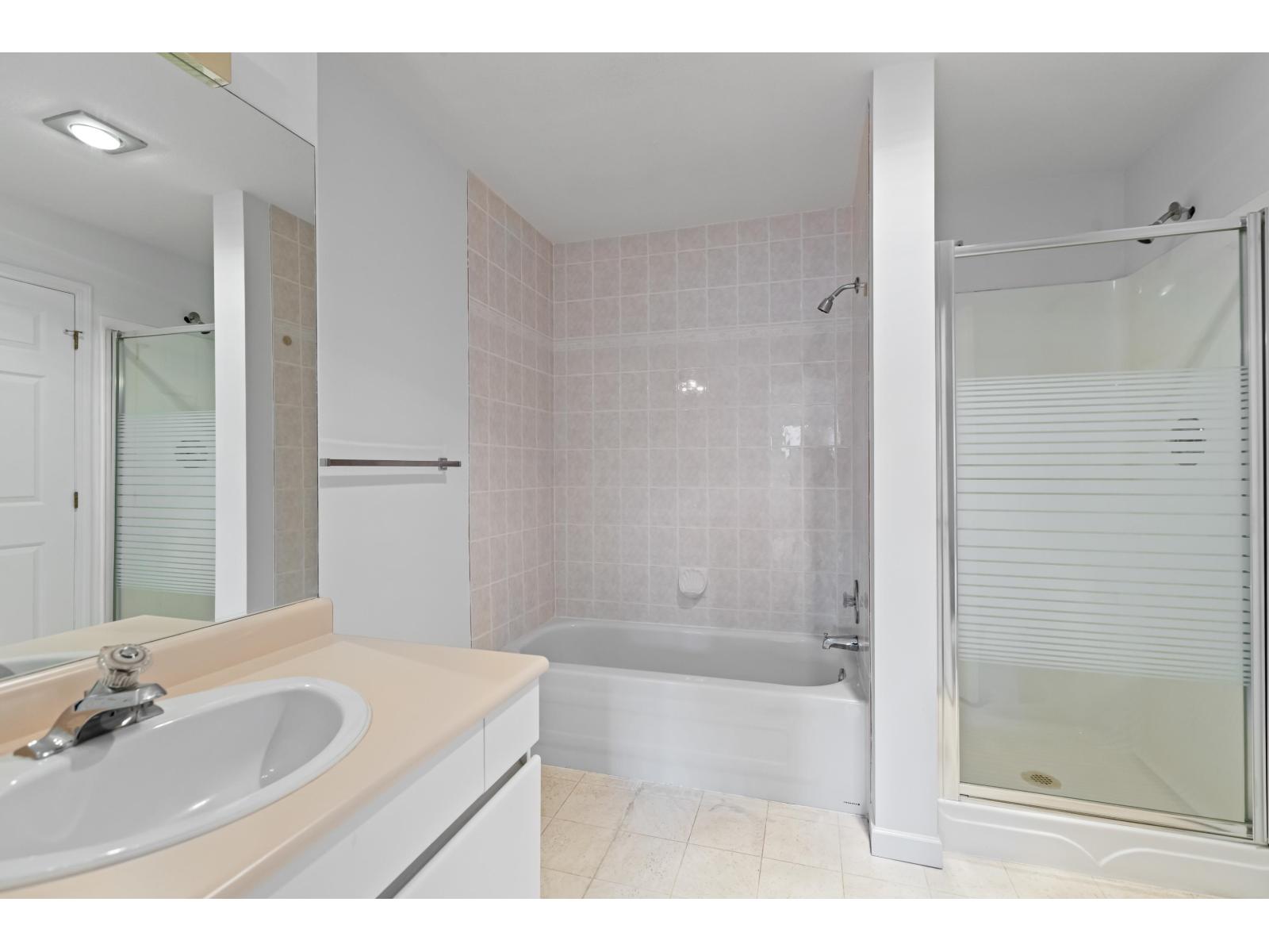 311 1533 Best Street, White Rock, British Columbia  V4B 4E9 - Photo 24 - R3054611
