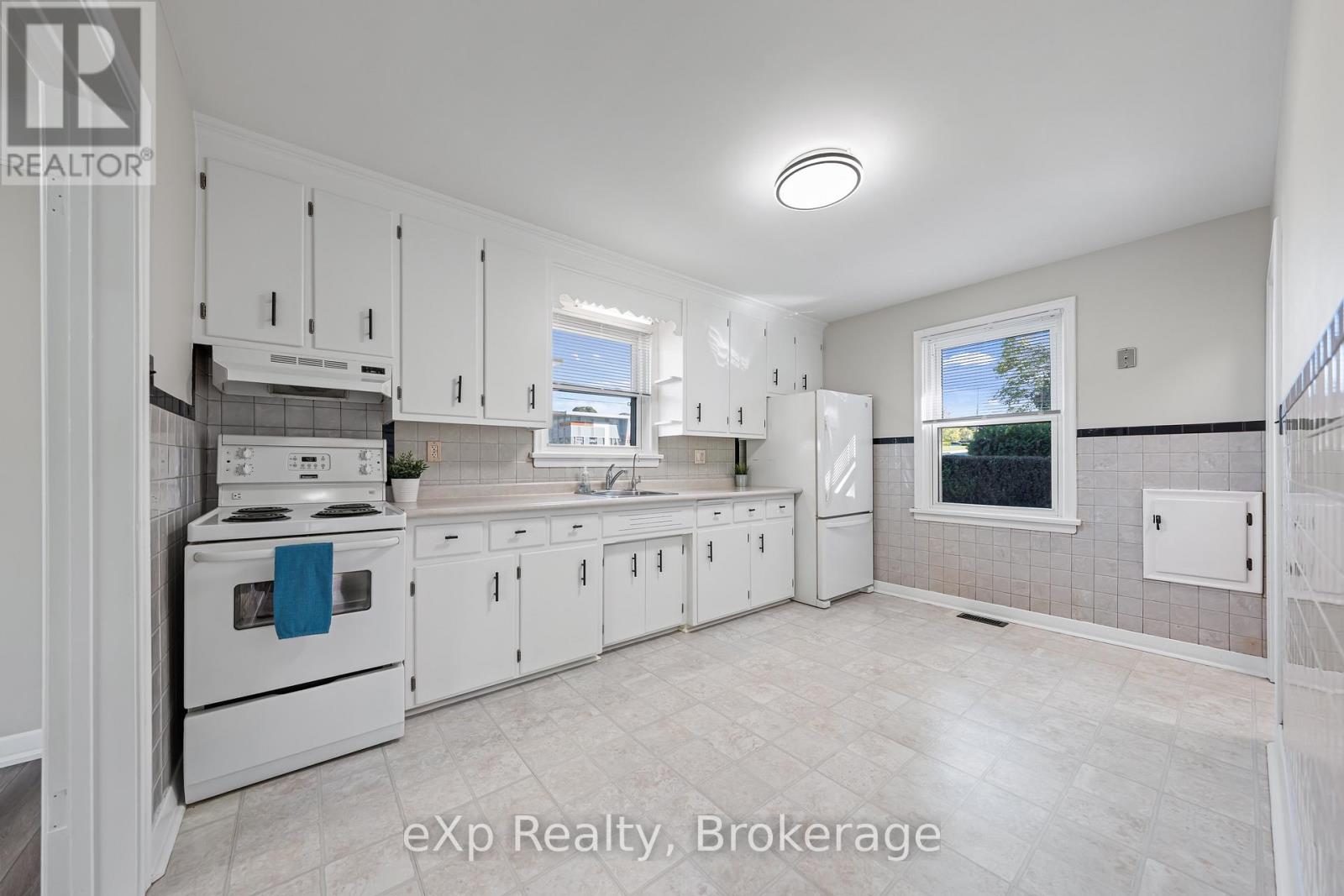 2 Skov Crescent, Guelph, Ontario  N1E 4B7 - Photo 13 - X12442576